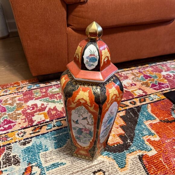 Mid-century hexagonal Imari-style lidded jars - Picture 2 of 7